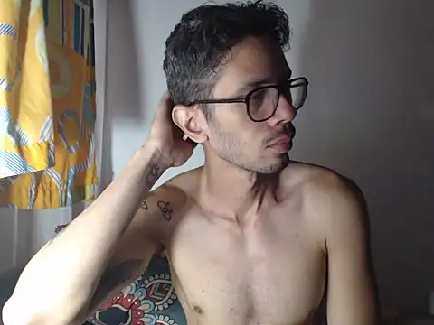 alisterxxx online show from March 18, 2026, 12:51 pm