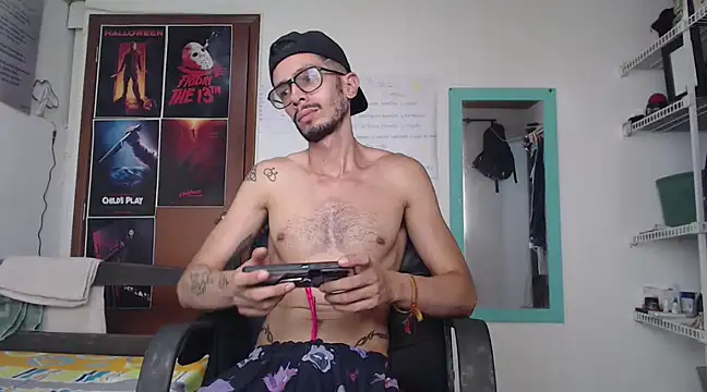 Snapshot of alisterxxx chatting on March 11, 2025, 6:52 pm alisterxxx online show from March 11, 2025, 6:52 pm