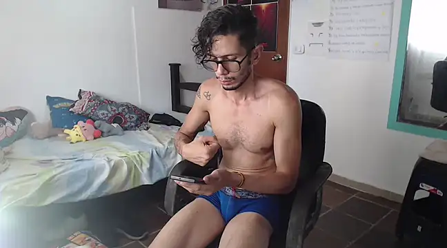 Snapshot of alisterxxx chatting on February 20, 2025, 7:30 pm alisterxxx online show from February 20, 2025, 7:30 pm