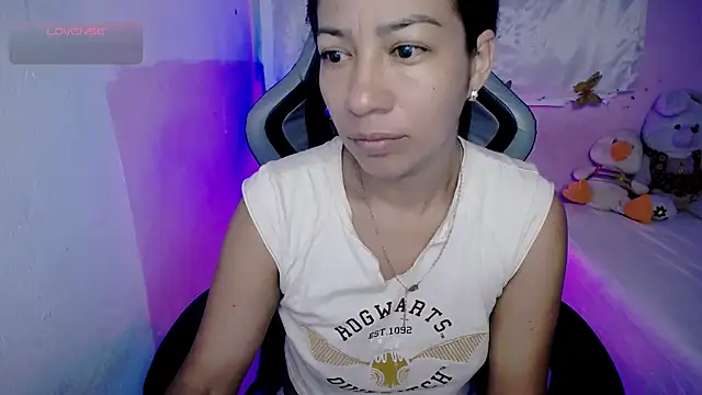 ninatiny online show from November 1, 2025, 10:31 am