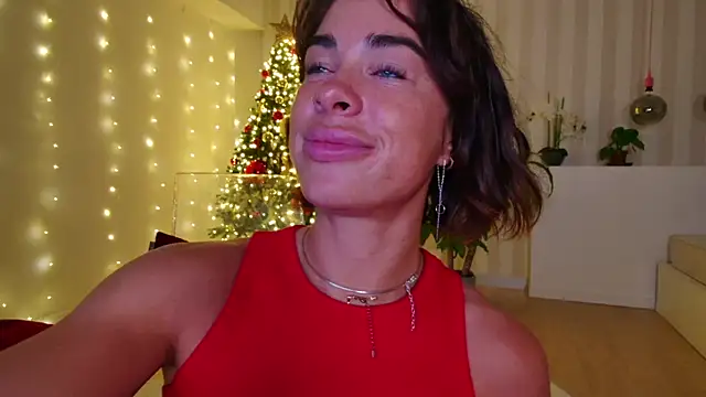 girl nextd00r online show from January 16, 2025, 4:39 pm