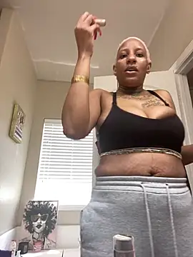 Snapshot of MzParker chatting on June 12, 2026, 5:32 pm MzParker online show from June 12, 2026, 5:32 pm