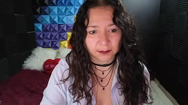 katifoxx online show from November 10, 2025, 4:12 pm