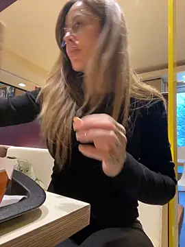 Etwas neugierig online show from March 3, 2026, 4:36 pm