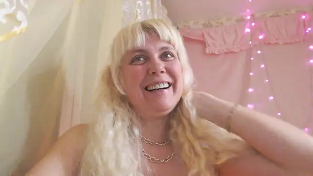 SunnySylvia online show from February 12, 2026, 6:07 pm