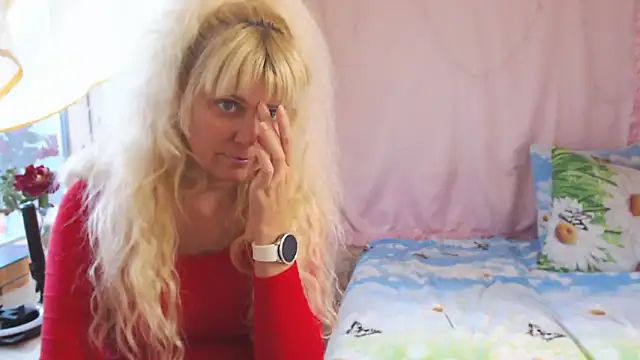 SunnySylvia online show from November 17, 2025, 7:12 am