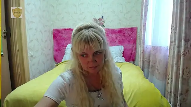 SunnySylvia online show from November 7, 2025, 9:58 am