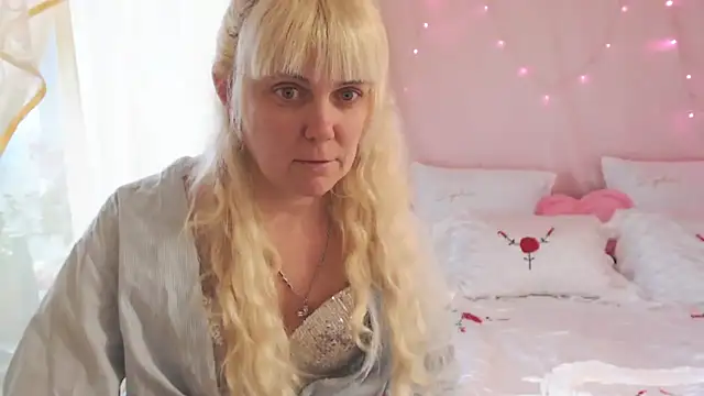 SunnySylvia online show from December 21, 2025, 8:16 am