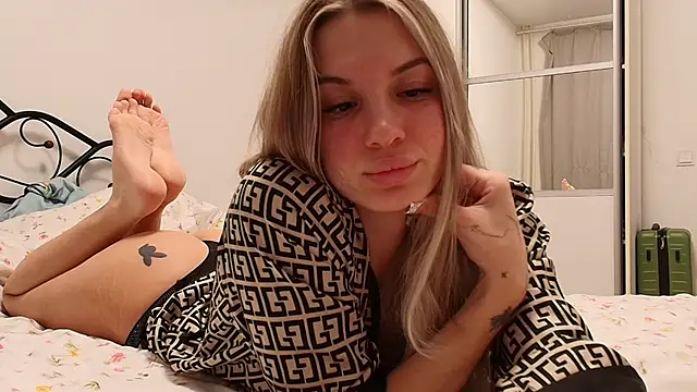 Eziliz online show from November 9, 2025, 10:14 pm