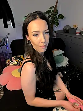 Trixie-Tainted online show from October 28, 2025, 4:06 pm