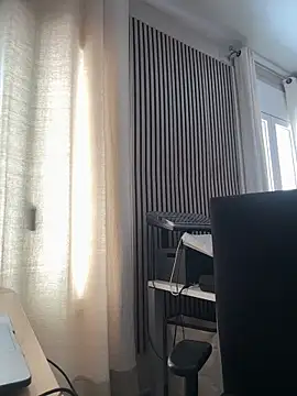 longqwert online show from March 18, 2026, 12:51 pm