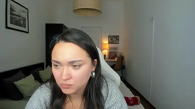 Tiffany Flynn online show from January 5, 2025, 12:42 pm