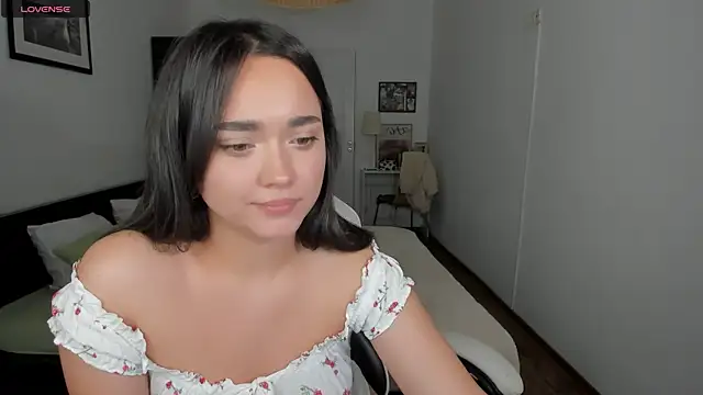 Tiffany Flynn online show from December 17, 2024, 10:43 pm