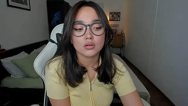 Tiffany Flynn online show from December 13, 2024, 7:53 pm