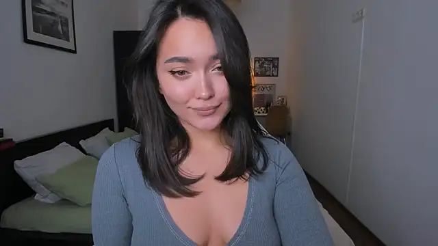 Tiffany Flynn online show from December 12, 2024, 5:48 pm