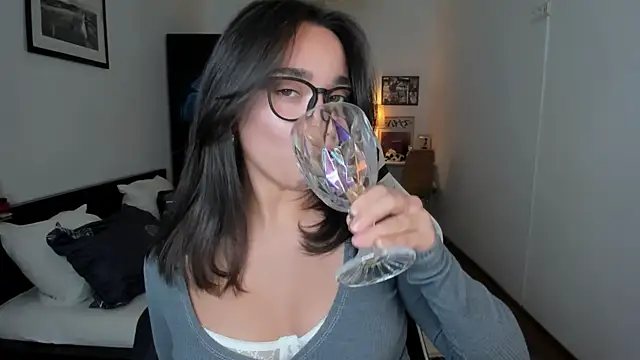 Tiffany Flynn online show from December 21, 2024, 8:32 pm