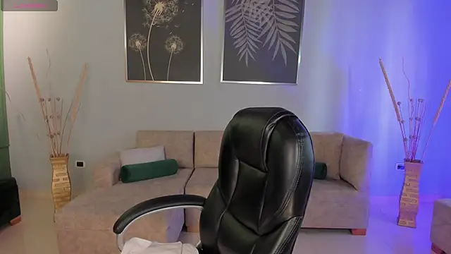 Snapshot of MorganHicks chatting on November 18, 2025, 7:50 pm MorganHicks online show from November 18, 2025, 7:50 pm