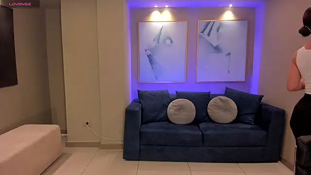 Snapshot of MorganHicks chatting on November 16, 2025, 11:37 am MorganHicks online show from November 16, 2025, 11:37 am