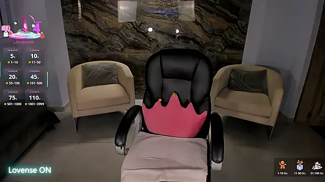 DannieSmith1 online show from December 3, 2025, 11:04 pm