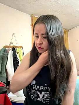 Snapshot of latinfemale chatting on November 30, 2025, 10:21 pm latinfemale online show from November 30, 2025, 10:21 pm