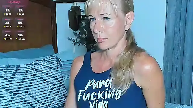 Christine 35 online show from October 20, 2025, 12:27 pm