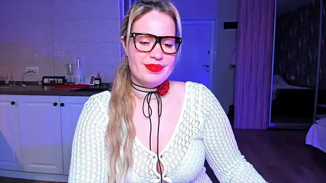 Snapshot of HotTiffani chatting on February 6, 2026, 11:01 pm HotTiffani online show from February 6, 2026, 11:01 pm