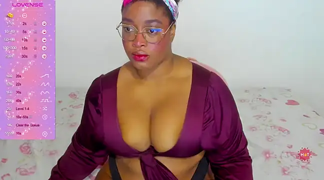 Snapshot of NinaGrey_ chatting on March 22, 2025, 12:06 am NinaGrey online show from March 22, 2025, 12:06 am