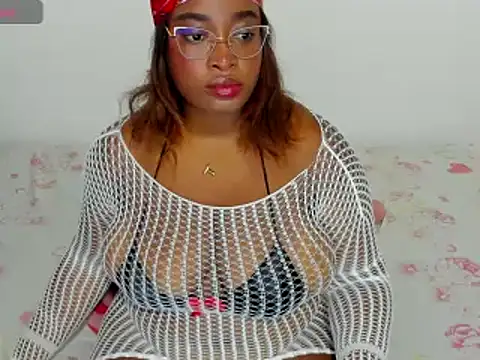 Snapshot of NinaGrey_ chatting on October 3, 2025, 11:17 pm NinaGrey online show from October 3, 2025, 11:17 pm