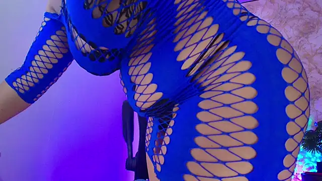 JuliRamirez online show from November 3, 2025, 12:20 pm