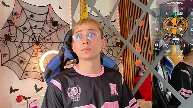 Chris Bennett online show from October 30, 2025, 2:04 pm