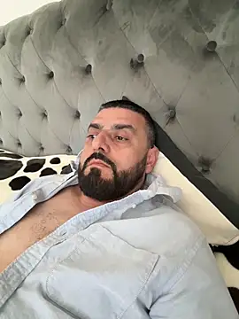 ChiIul11 online show from April 19, 2026, 12:39 pm