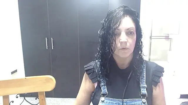 mijal queen online show from September 26, 2025, 2:40 am