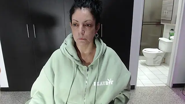 mijal queen online show from November 13, 2025, 3:21 am