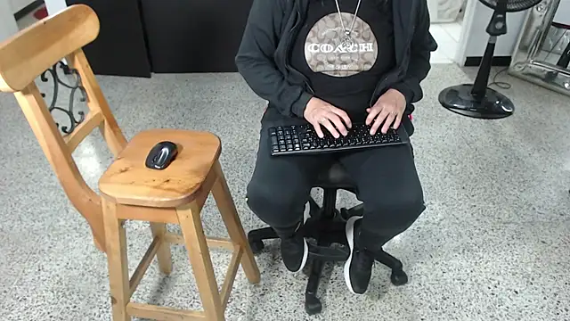 mijal queen online show from March 6, 2025, 2:30 am