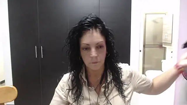 mijal queen online show from September 16, 2025, 2:01 am