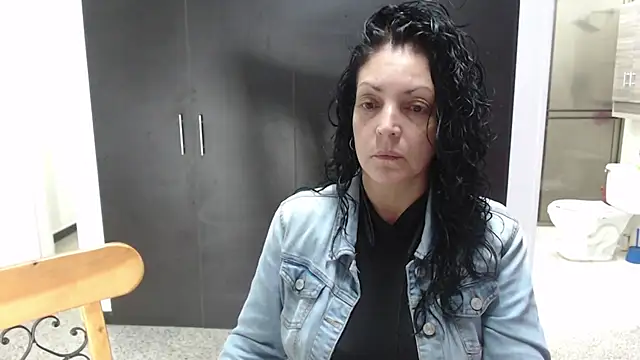 mijal queen online show from October 10, 2025, 3:07 am