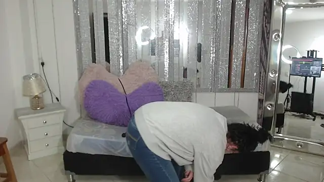 mijal queen online show from February 15, 2025, 12:01 pm