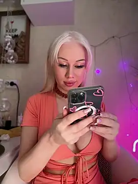 LaraHollywood online show from July 12, 2026, 8:48 am