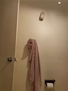 Snapshot of tropikboy chatting on February 12, 2026, 10:04 am tropikboy online show from February 12, 2026, 10:04 am