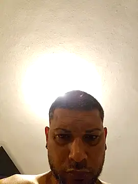 Snapshot of tropikboy chatting on February 6, 2026, 10:11 am tropikboy online show from February 6, 2026, 10:11 am