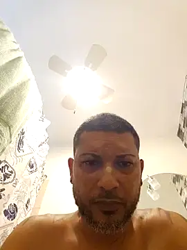 Snapshot of tropikboy chatting on February 9, 2026, 8:18 pm tropikboy online show from February 9, 2026, 8:18 pm