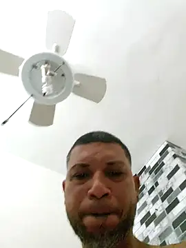 Snapshot of tropikboy chatting on February 15, 2026, 12:59 pm tropikboy online show from February 15, 2026, 12:59 pm