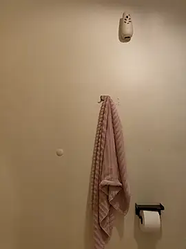 Snapshot of tropikboy chatting on February 10, 2026, 9:41 am tropikboy online show from February 10, 2026, 9:41 am