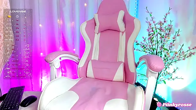 rosseblondee online show from March 9, 2025, 4:49 am