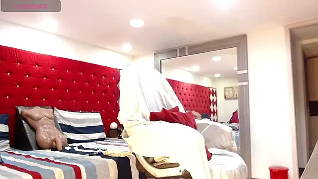 TamyJhonson online show from April 9, 2026, 12:55 pm