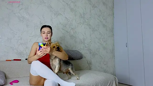 sweeetgirls2021 online show from April 10, 2026, 10:22 am