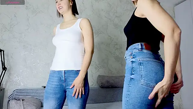 sweeetgirls2021 online show from February 15, 2026, 2:56 am