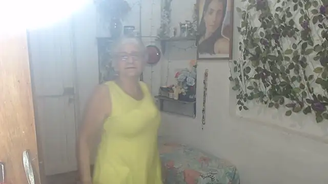 FunnyGrandma online show from June 11, 2026, 12:32 am