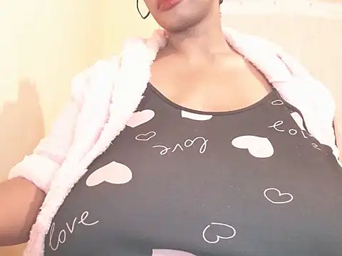 MissTits online show from April 28, 2026, 8:35 pm