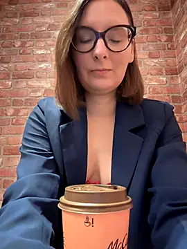 The Snowwhitee online show from October 24, 2025, 9:08 am